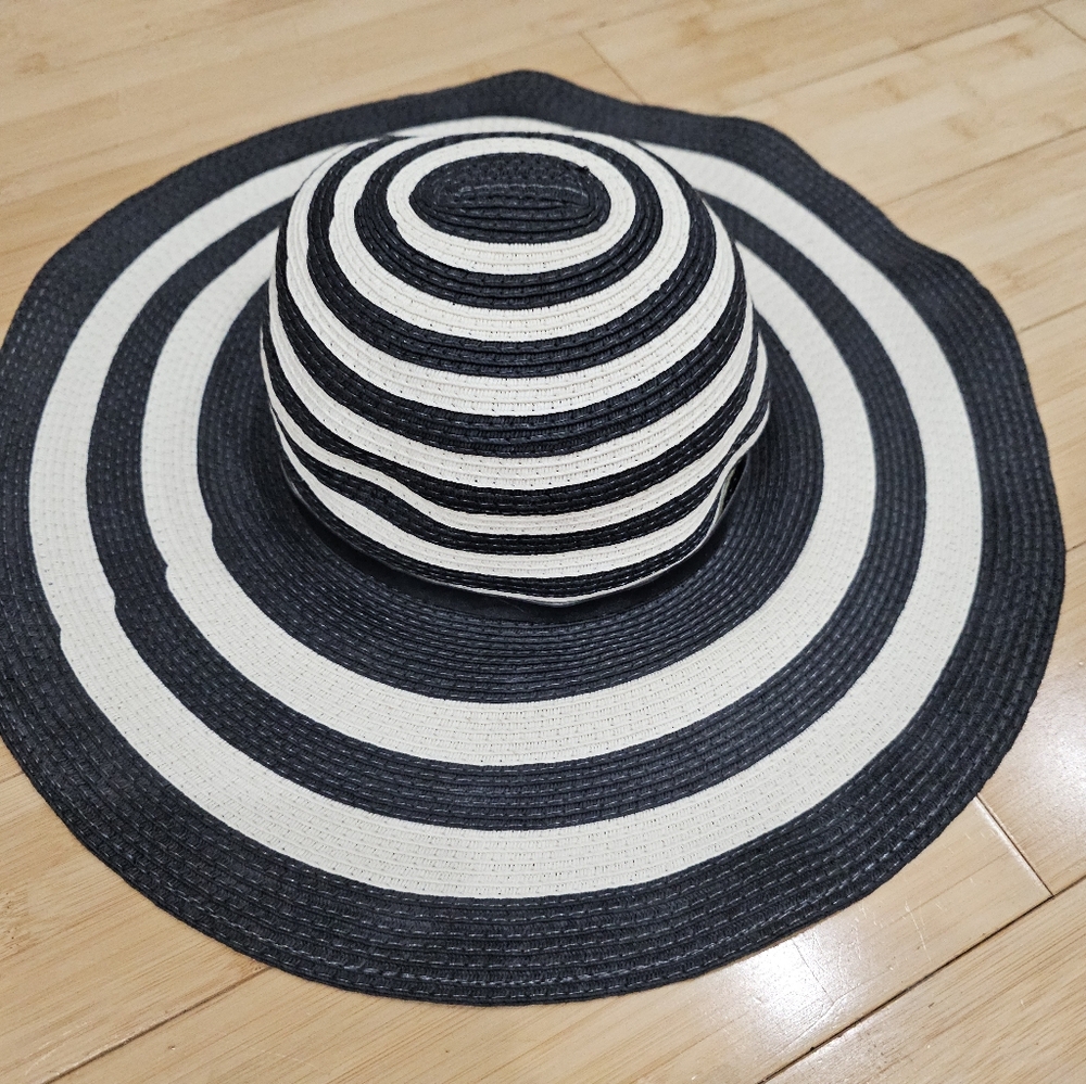 Jennifer Lopez JLO Black & Cream Straw Wide Brim Sun Hat NWT - Picture 5 of 8